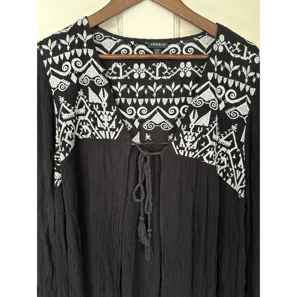 Torrid Embroidered Coverup Ruana Womens Size 14/20 Black White Boho Festival - Picture 2 of 11